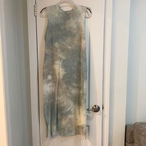 Sleeveless tie-dye dress